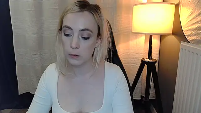 VlinderJulia nude on webcam for live sex chat