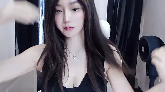 huahuapig nude on webcam for live sex chat