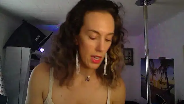 SirenSixFoot nude on webcam for live sex chat