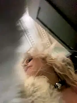 YeahMolly nude on webcam for live sex chat