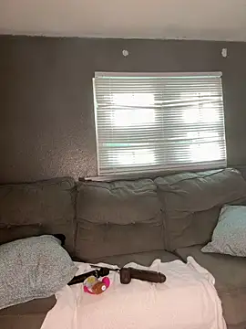 1Topgyal nude on webcam for live sex chat
