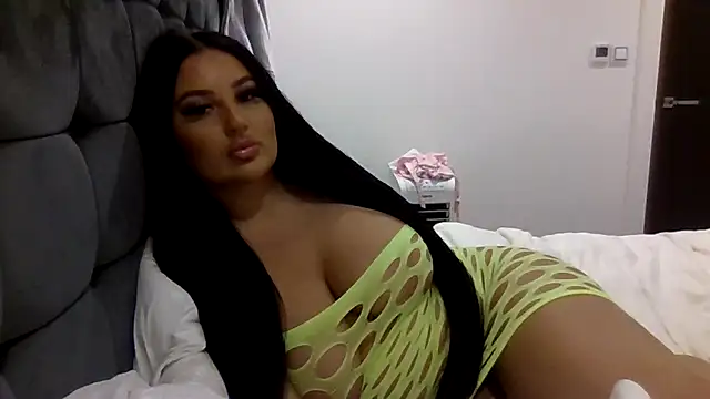 BritishJuicyAva nude on webcam for live sex chat