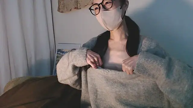 JUNjuun nude on webcam for live sex chat