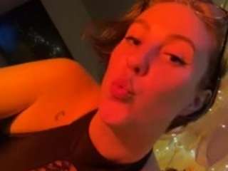 wintersinclaire19 nude on Live Cam Sex Chat