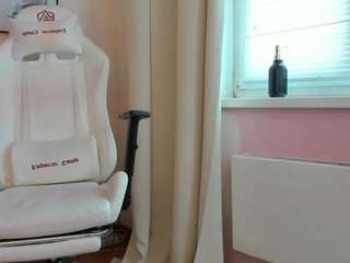 Suzy-James nude on Live Cam Sex Chat
