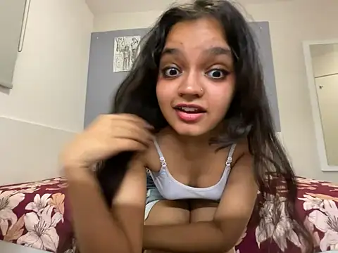 AlanaXSexyy nude on webcam for live sex chat
