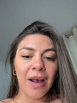 alicee16 nude on webcam for live sex chat