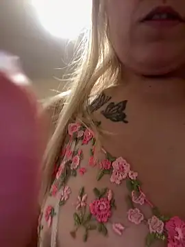 xxcurvyjessiexx nude on webcam for live sex chat