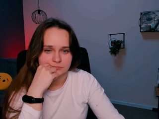 emilly-peach nude on Live Cam Sex Chat