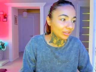 LowkeyGoldie nude on Live Cam Sex Chat