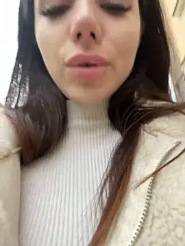 shuggybaby nude on webcam for live sex chat