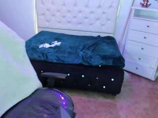 Pretty-Johnson nude on Live Cam Sex Chat