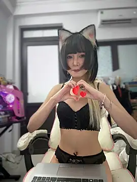 RassieRaph nude on webcam for live sex chat