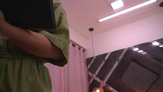 sam_lewins nude on webcam for live sex chat
