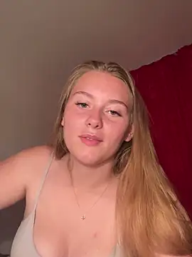 HeiligeJulia nude on webcam for live sex chat