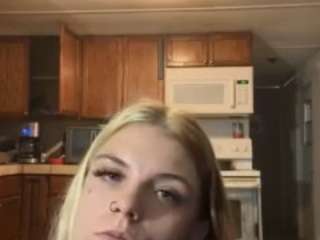 IttyBittyMeryssa nude on Live Cam Sex Chat