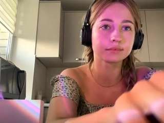KatieBeames nude on Live Cam Sex Chat
