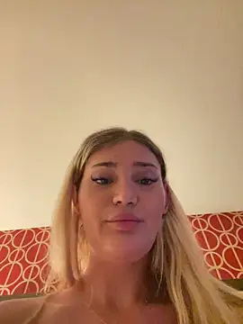 larasexy35 nude on webcam for live sex chat