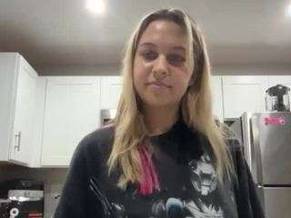 Tiffs Treats XoXo nude on Live Cam Sex Chat