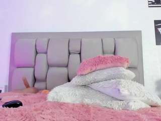 natashaa-evanss nude on Live Cam Sex Chat
