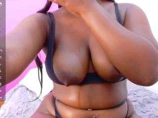SweeterChocolate nude on Live Cam Sex Chat