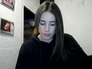 Chaarlotte-Johnson nude on Live Cam Sex Chat