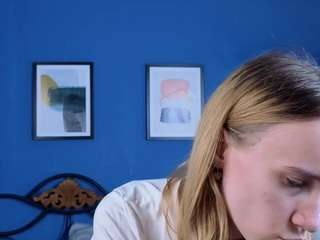 Sue-Holland nude on Live Cam Sex Chat