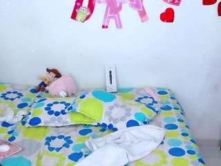 Zoe-n nude on Live Cam Sex Chat