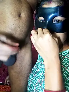 QUEEN-HEENA nude on webcam for live sex chat