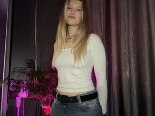Abbi nude on Live Cam Sex Chat