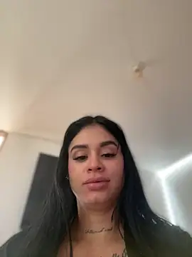 LaraHenao nude on webcam for live sex chat