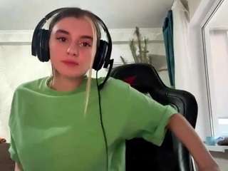 KelsieNoggle nude on Live Cam Sex Chat