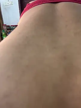 Little-Queen nude on webcam for live sex chat