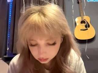 TiaraAzzaro nude on Live Cam Sex Chat