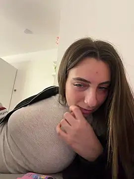 CuteJuliaa nude on webcam for live sex chat