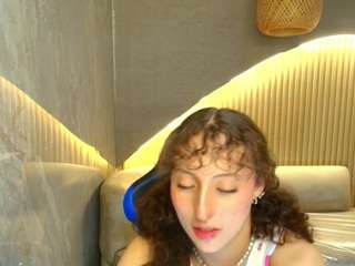 Isaa-R nude on Live Cam Sex Chat