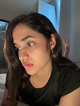 MadawiOud nude on webcam for live sex chat