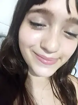 dieciochoyundia nude on webcam for live sex chat