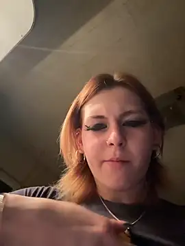 Milli-Kiss nude on webcam for live sex chat