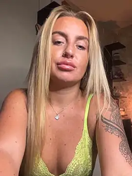 CharlottemilfUKx nude on webcam for live sex chat