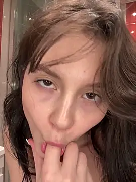 EvaHearts nude on webcam for live sex chat