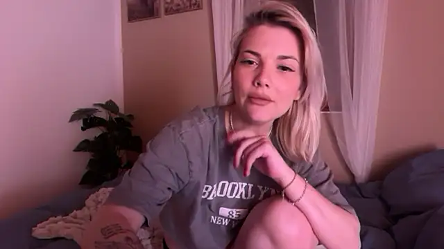 Foxy__Bite nude on webcam for live sex chat