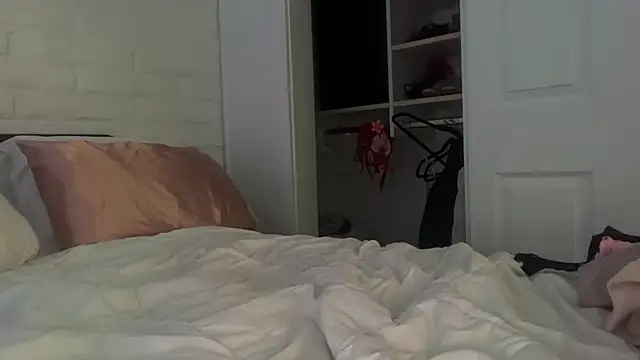 Maddieblairxo nude on webcam for live sex chat