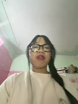 Emmiuuuu03 nude on webcam for live sex chat