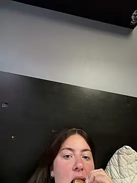 LolaSkyee nude on webcam for live sex chat