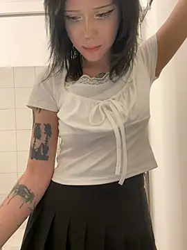 sukidaa nude on webcam for live sex chat